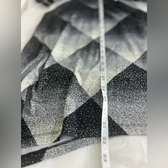 Catherines Womens Knit Tunic Size 4X Black White Checkered Rhinestone Scoop Neck - Picture 11 of 12